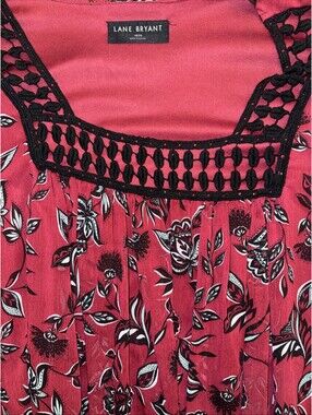 Lane Bryant Short Sleeves Knitted  Neck Line Burgundy Flower 18/20 Floral Red